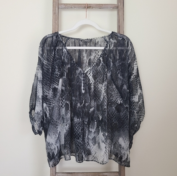⭐️40% Off⭐️ Express Snakeskin Print Batwing Blouse - Picture 1 of 10